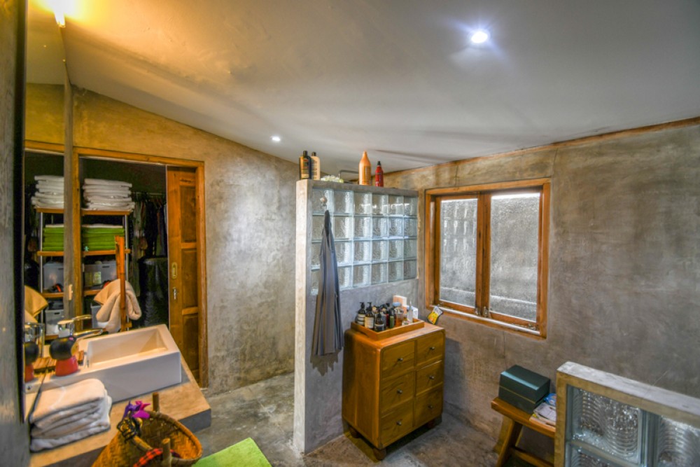 Guesthouse Joglo Jawa yang Luar Biasa dengan Nilai Terbaik untuk Dijual di Cemagi