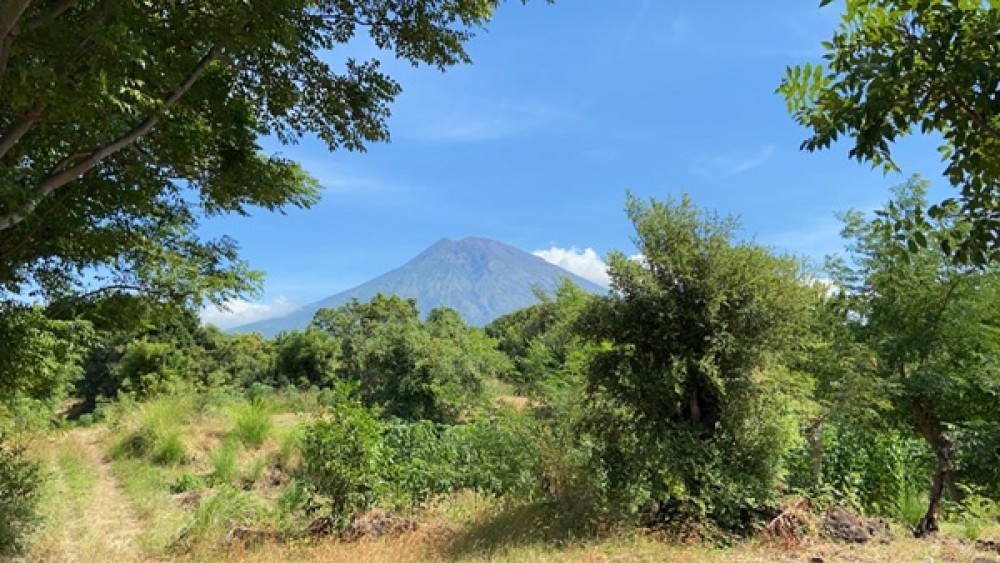 Cliff Top Land avec vue imprenable à Karangasem à vendre