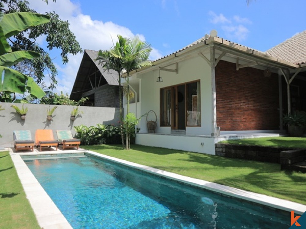 Villa paisible et aérée de 3 chambres avec vue sur la rivière et la jungle à Canggu à vendre à bail