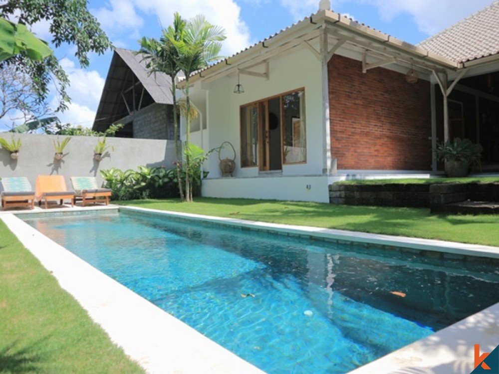 Villa paisible et aérée de 3 chambres avec vue sur la rivière et la jungle à Canggu à vendre à bail