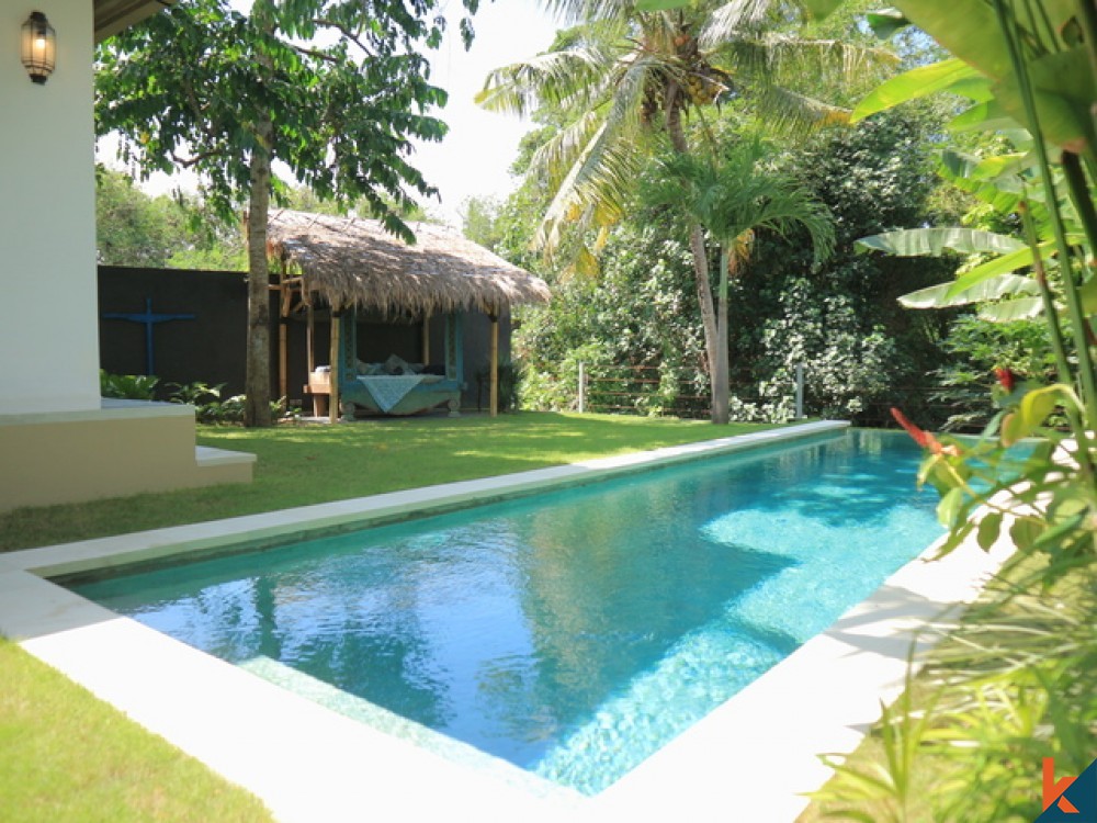 Villa tranquille de 2 chambres avec vue sur la rivière surélevée à Canggu à vendre à bail