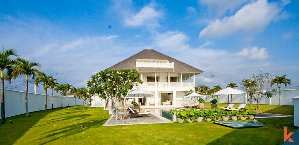 Villa Kolonial Spacious yang Menakjubkan Dijual di Canggu