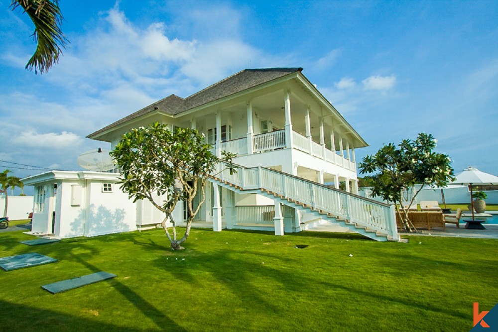 Villa Kolonial Spacious yang Menakjubkan Dijual di Canggu