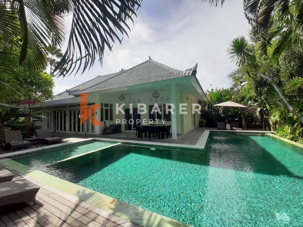 Belle villa de quatre chambres dans un quartier privilégié de Seminyak