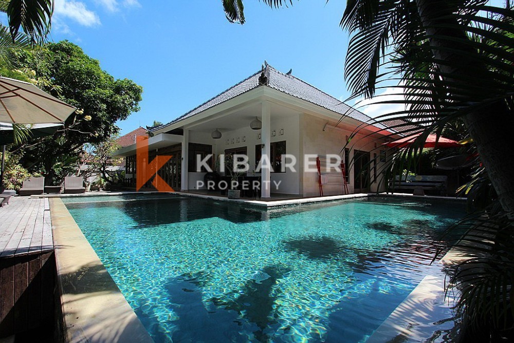 Belle villa de quatre chambres dans un quartier privilégié de Seminyak