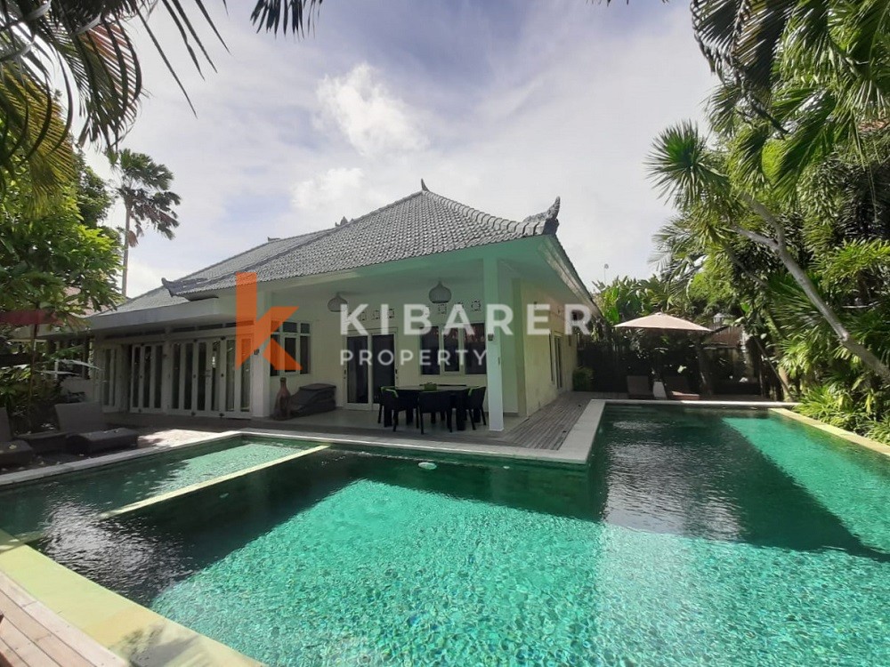 Belle villa de quatre chambres dans un quartier privilégié de Seminyak