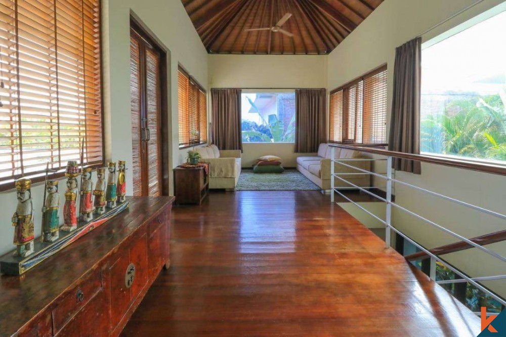 Villa Indah 5 Kamar Tidur Dijual di Kawasan Utama Batu Bolong