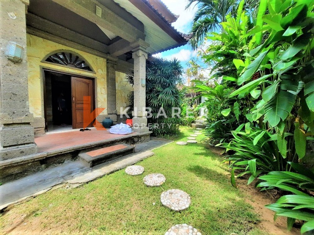 BEAUTIFUL SUPER COZY TWO BEDROOM CLOSED LIVING VILLA IN BUMBAK(available on may)