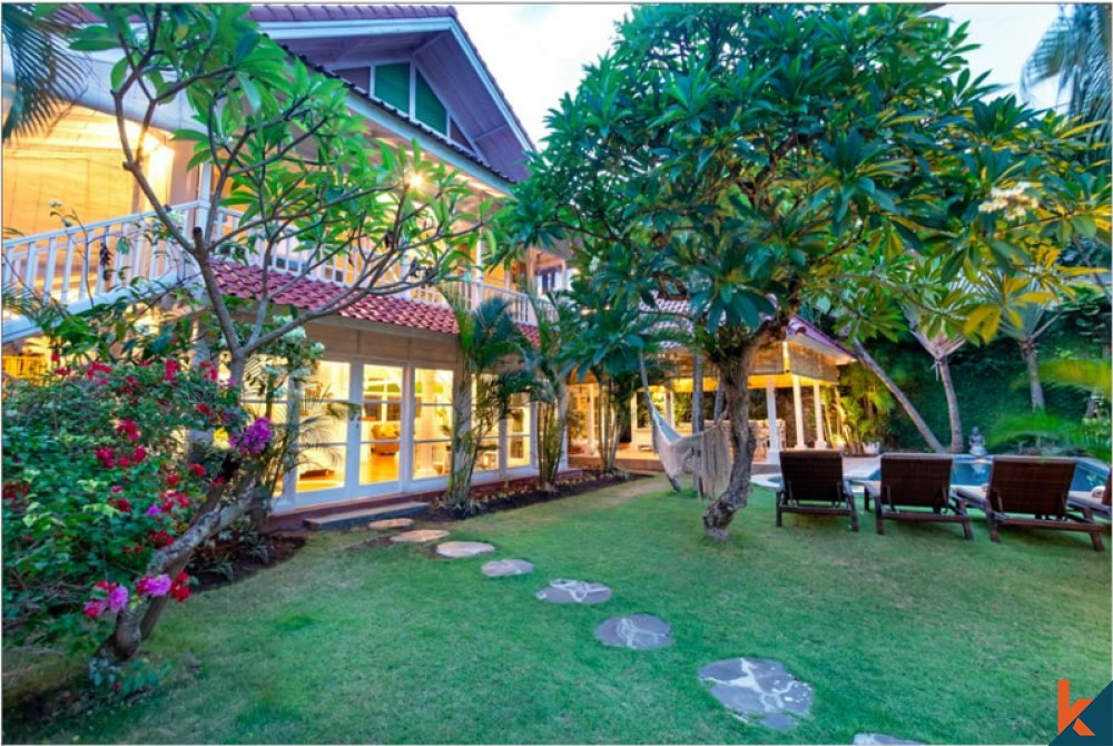 Incroyable villa de trois chambres à vendre à Seminyak