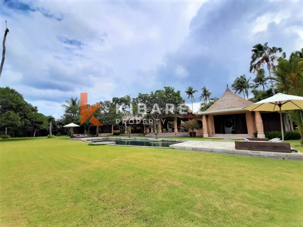 Breathtaking View 1 master bedroom with 4 bungalow Villa in seseh (31st December 2021)