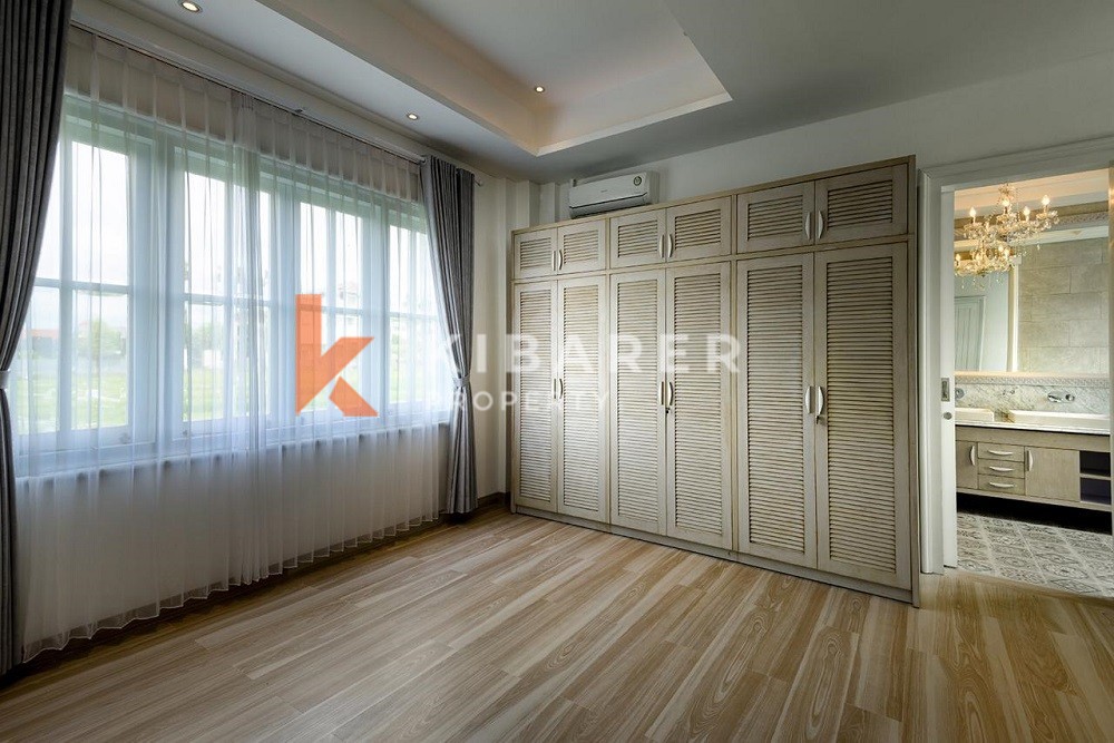 Élégante villa coloniale de quatre chambres au cœur de Berawa