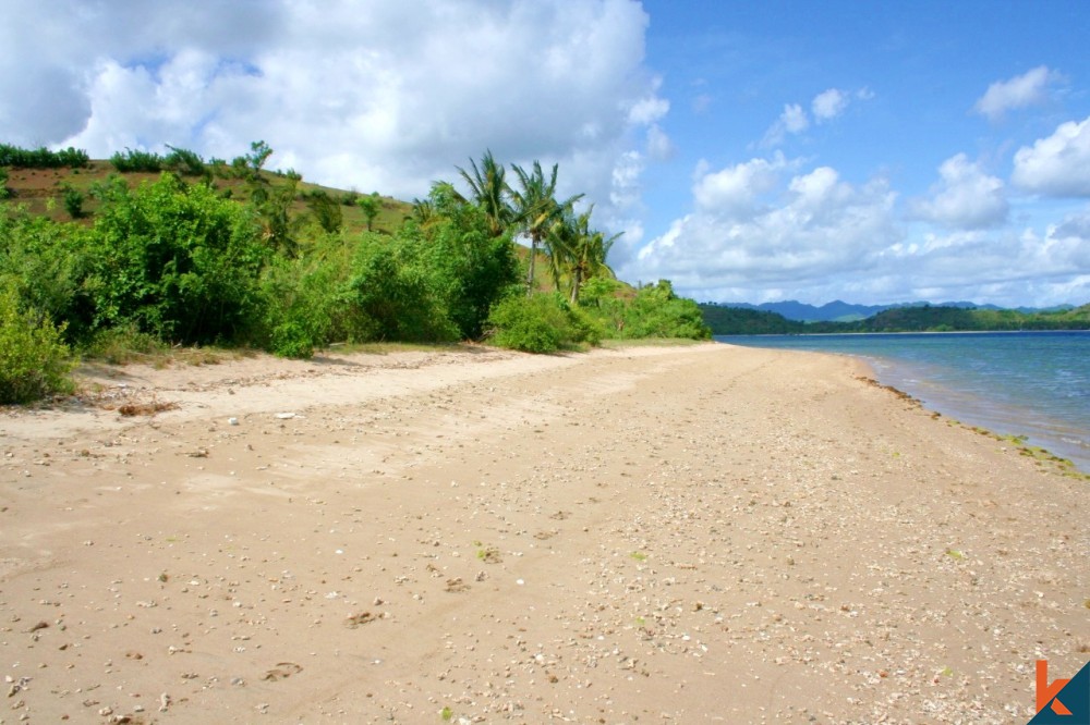 Kavling Tepi Pantai Langka di Lombok Dijual dengan Harga Bagus