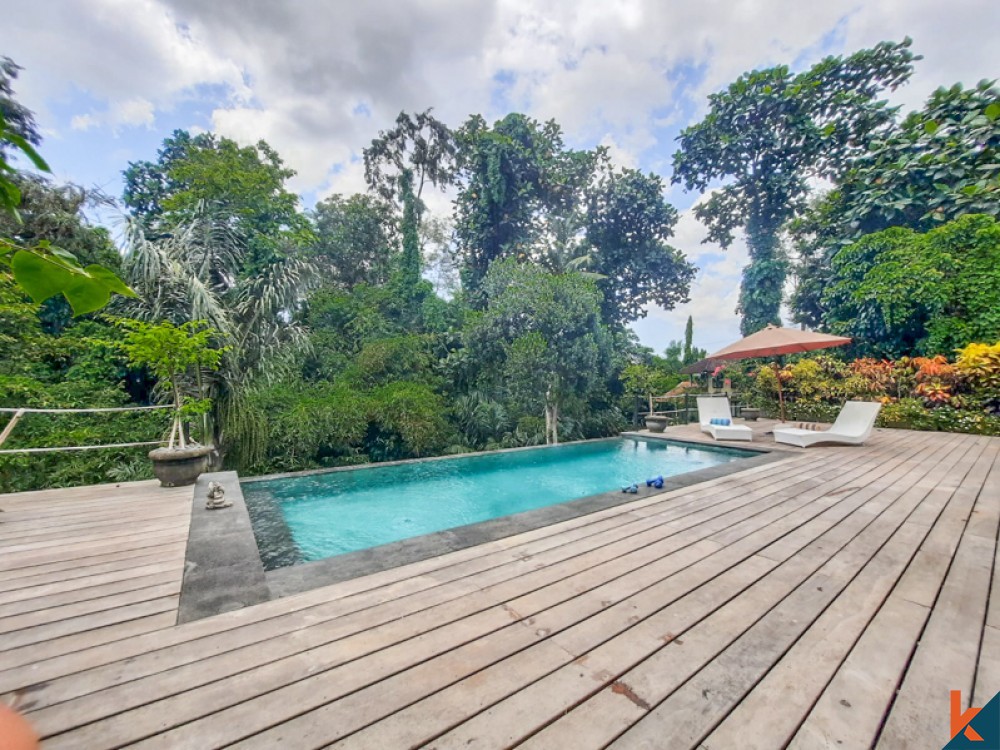 Villa avec piscine à débordement avec vue imprenable à vendre à Tanah Lot