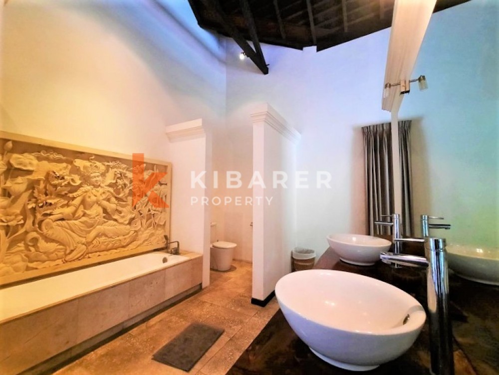 AMAZING FIVE BEDROOM VILLA WITH GREAT VIEW IN PERERENAN (available on March 1st 2026)