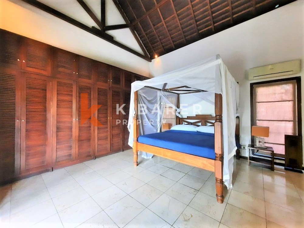 AMAZING FIVE BEDROOM VILLA WITH GREAT VIEW IN PERERENAN (available on March 1st 2026)