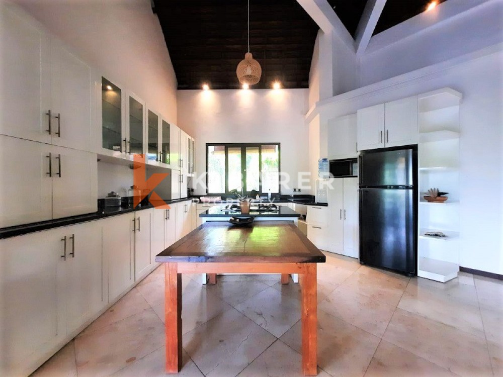 AMAZING FIVE BEDROOM VILLA WITH GREAT VIEW IN PERERENAN (available on March 1st 2026)