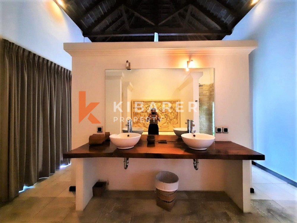 AMAZING FIVE BEDROOM VILLA WITH GREAT VIEW IN PERERENAN (available on March 1st 2026)