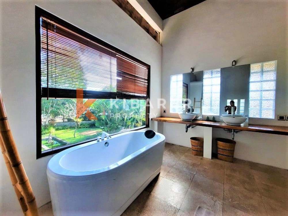 AMAZING FIVE BEDROOM VILLA WITH GREAT VIEW IN PERERENAN (available on March 1st 2026)