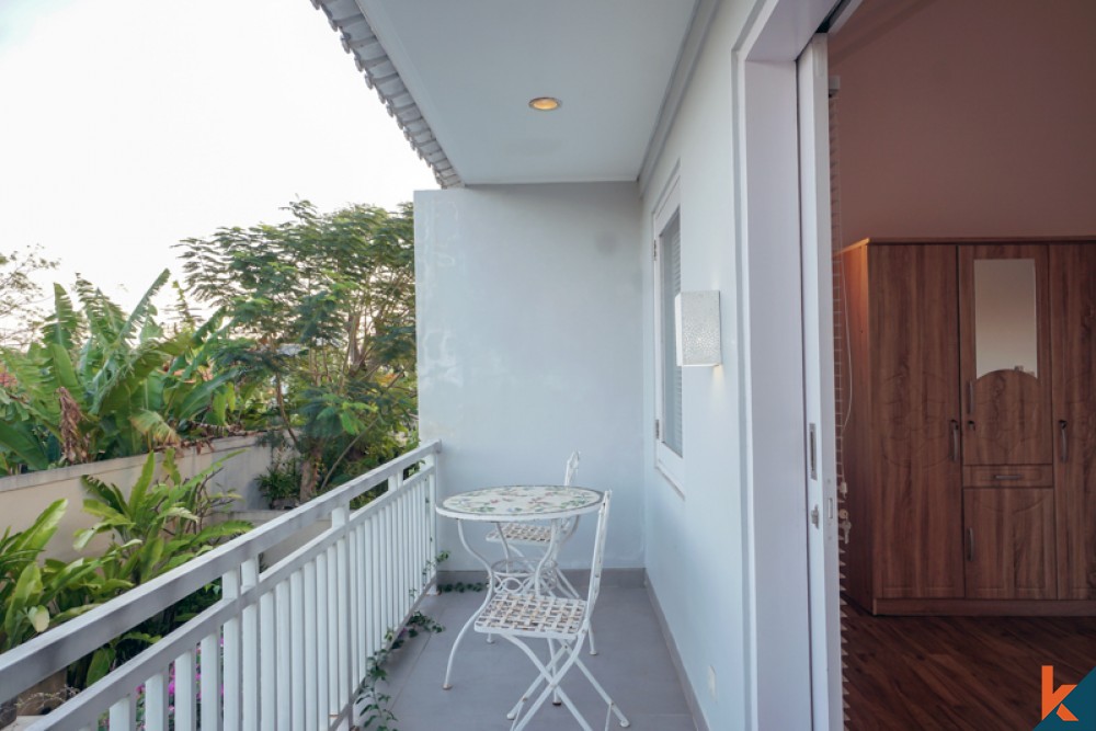 Incroyable villa moderne de trois chambres à vendre près de la plage à Sanur