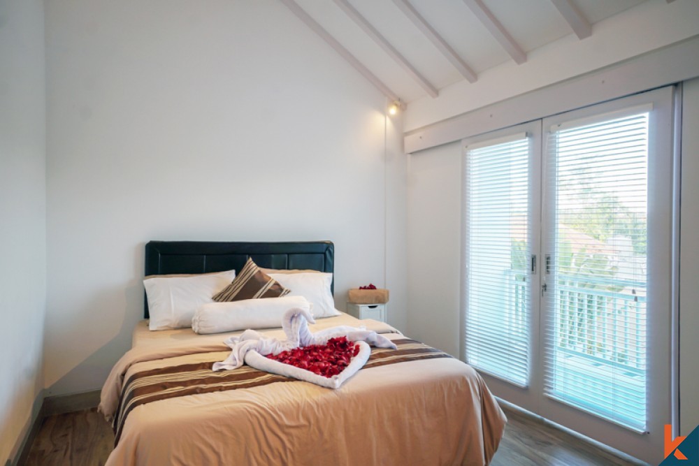 Villa Tiga Kamar Tidur Modern Luar Biasa Dijual Dekat dengan Pantai di Sanur