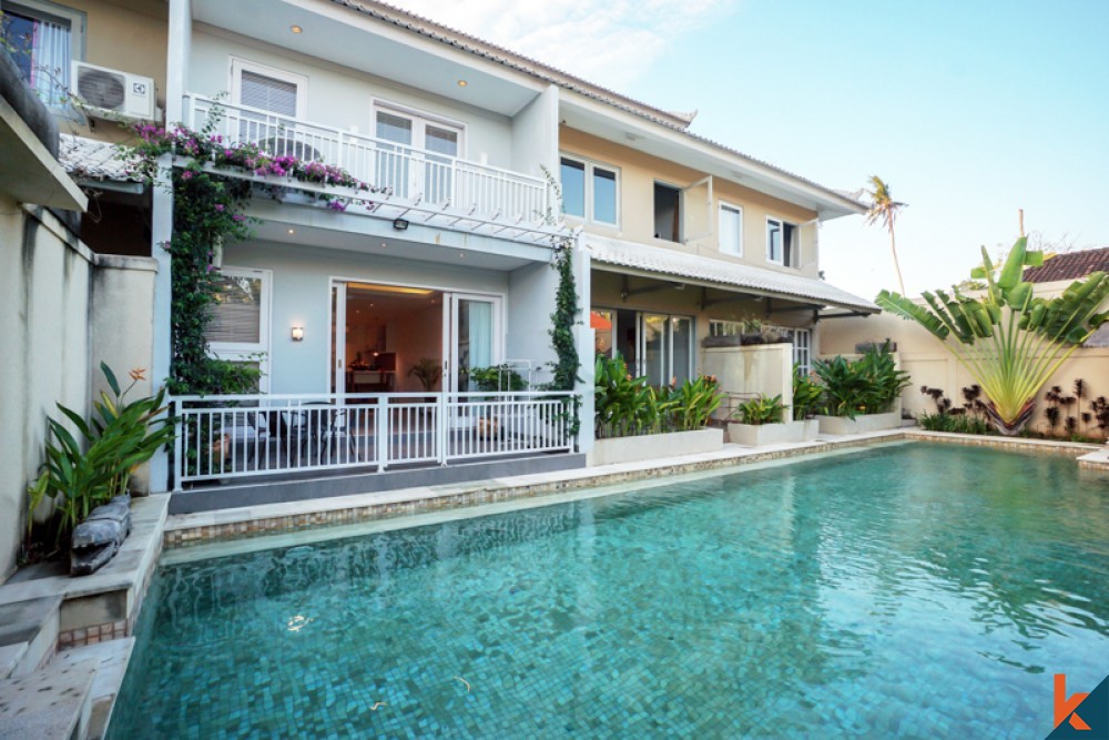 Incroyable villa moderne de trois chambres à vendre près de la plage à Sanur