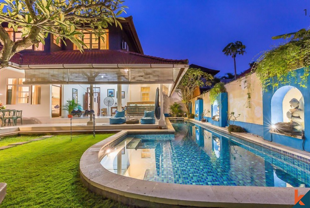 Villa Tradisional Campuran Modern Yang Indah Dijual di Jantung Seminyak