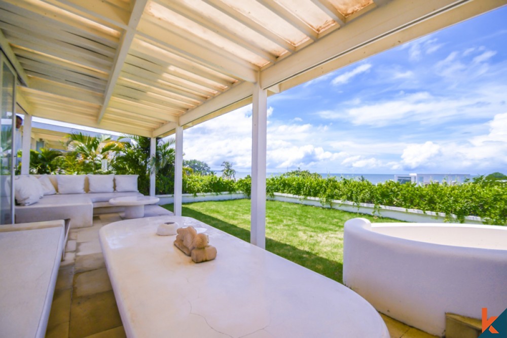 Villa de luxe avec vue sur l'océan à vendre dans un emplacement privilégié de Batu Belig