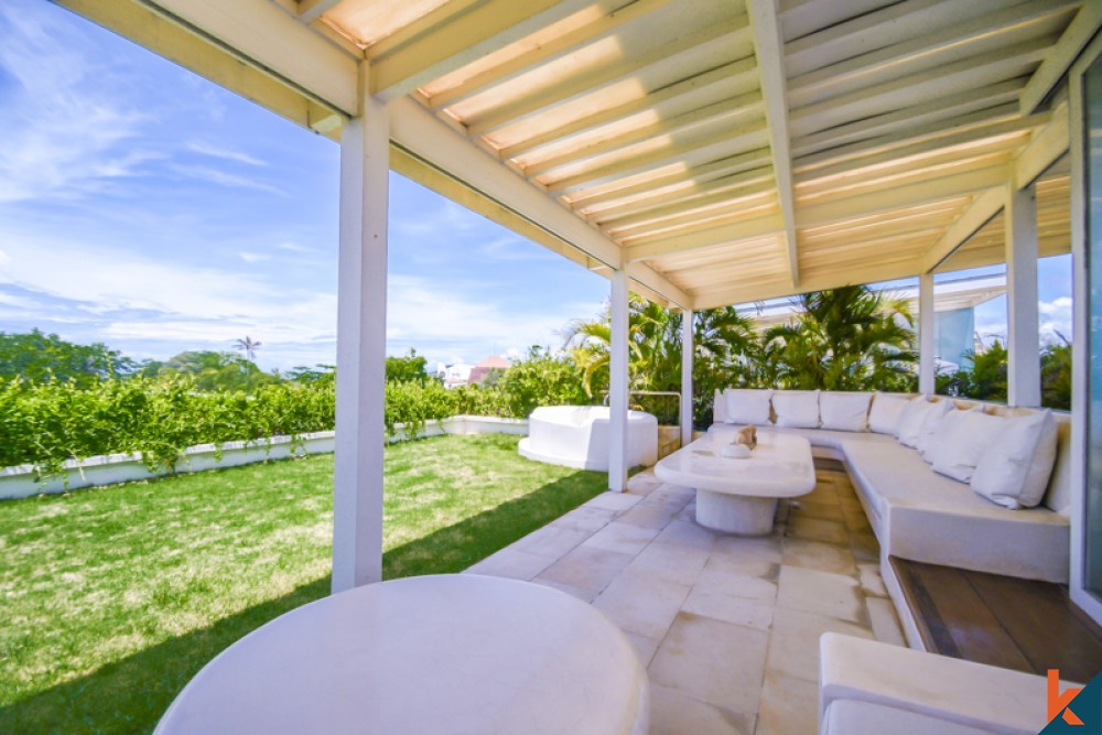 Villa de luxe avec vue sur l'océan à vendre dans un emplacement privilégié de Batu Belig