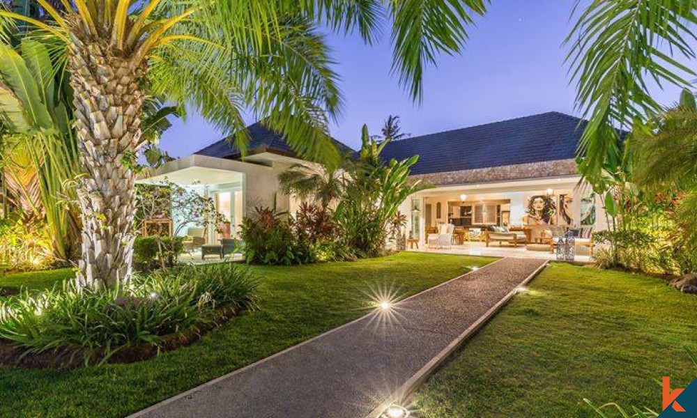 Luxury Beachfront Four Bedrooms Villa for Sale in Sanur