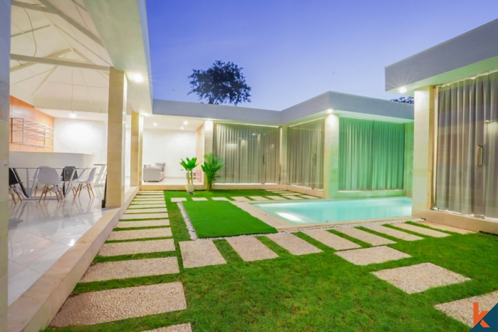 Villa moderne et élégante à vendre avec bail à long terme à Jimbaran