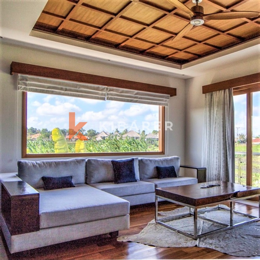LUXURY FIVE BEDROOMS CLOSED LIVING VILLA IN PERERENAN(available on 15 april)