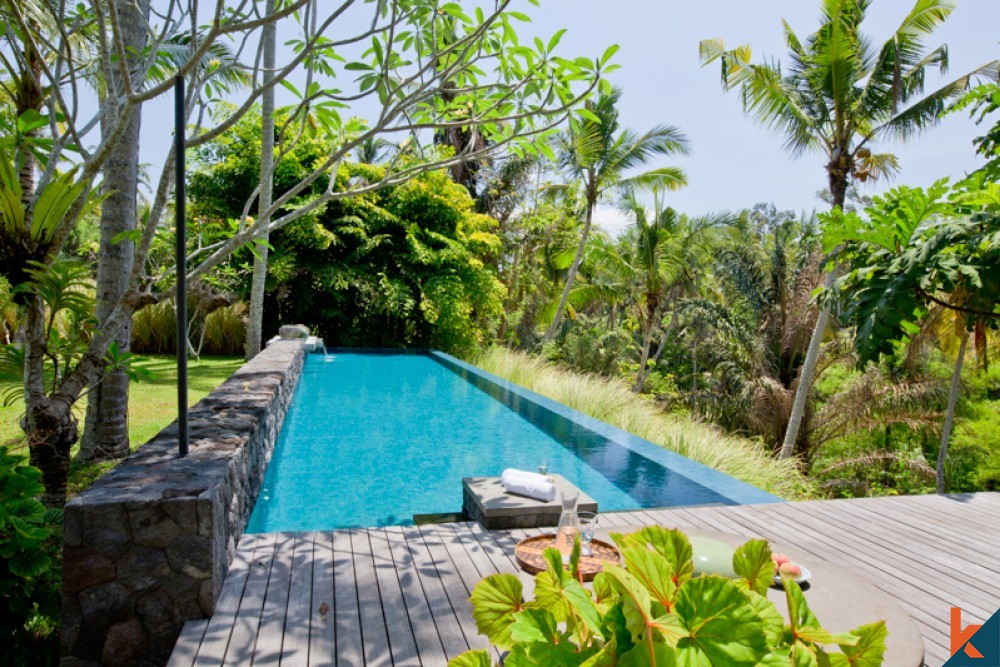 Villa de luxe sur deux niveaux dans la jungle tropicale à vendre à Ubud