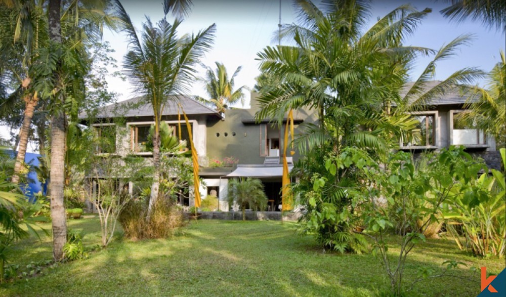 Villa de luxe sur deux niveaux dans la jungle tropicale à vendre à Ubud