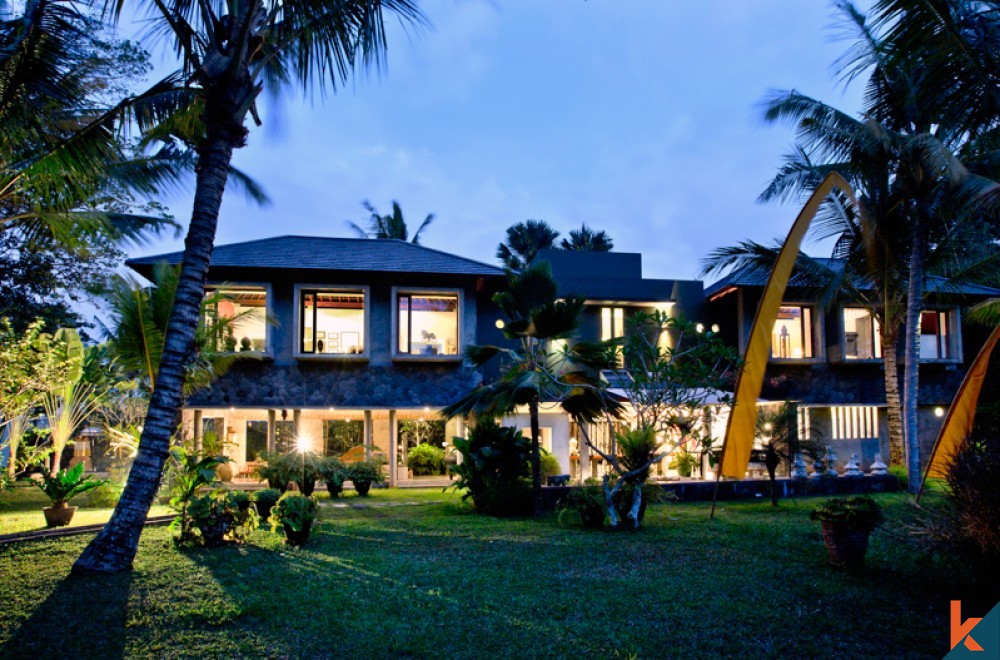 Villa de luxe sur deux niveaux dans la jungle tropicale à vendre à Ubud