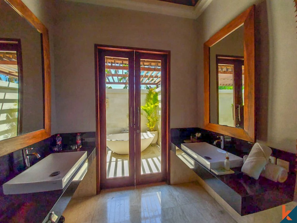 Villa de luxe de quatre chambres à vendre à Batu Belig