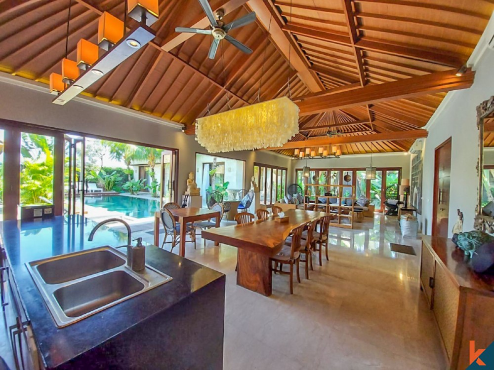 Villa de luxe de quatre chambres à vendre à Batu Belig