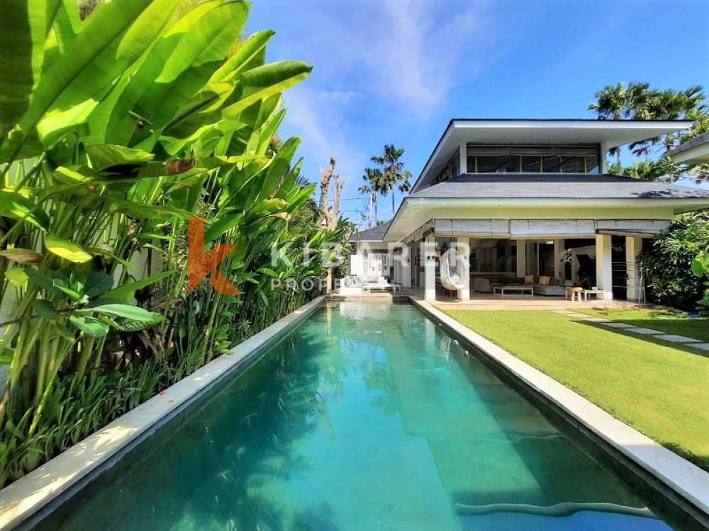 Incroyable villa ouverte de trois chambres dans un emplacement privilégié à Berawa