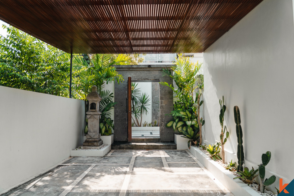 Villa moderne et minimaliste neuve de trois chambres à vendre à Canggu