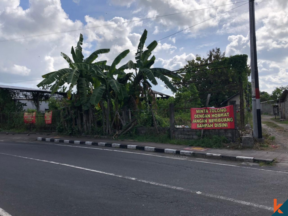 Tanah Depan Jalan Besar di Abianbase Dijual