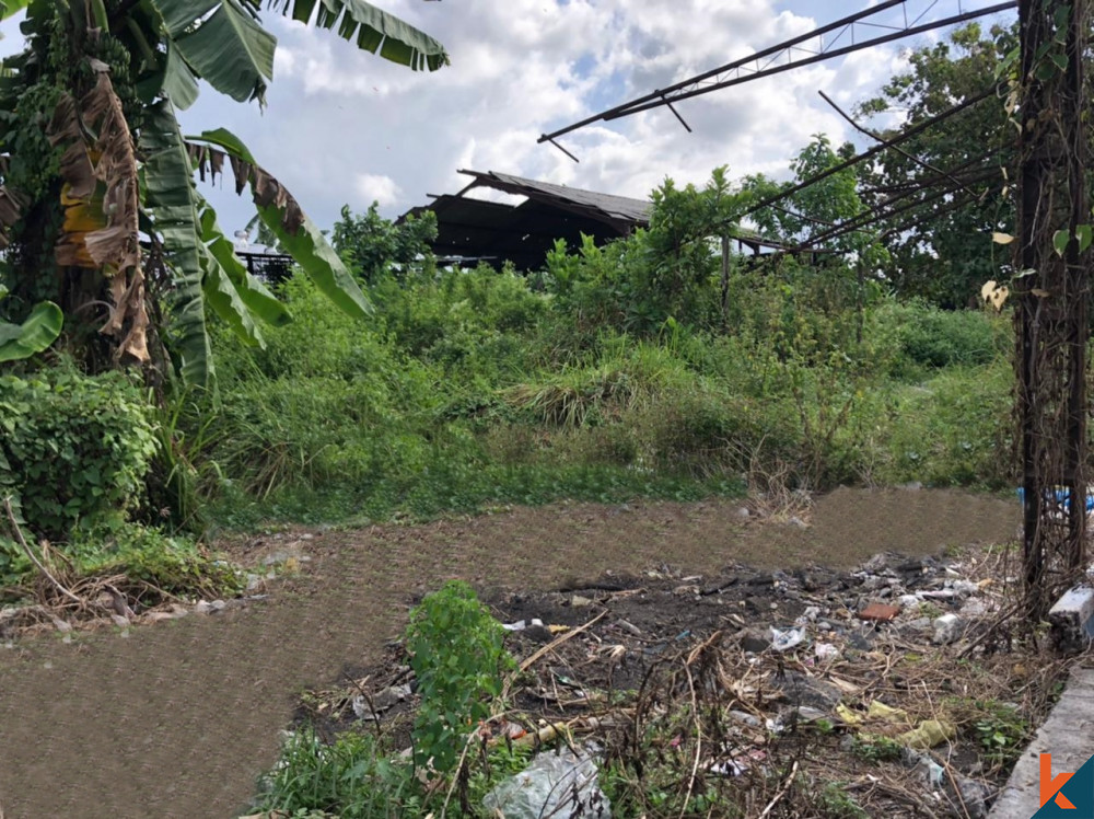Tanah Depan Jalan Besar di Abianbase Dijual