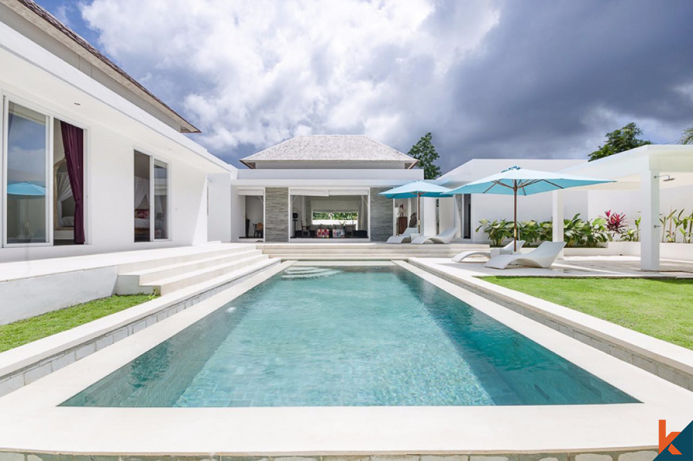 Luxueuse villa moderne de trois chambres à vendre à Balangan