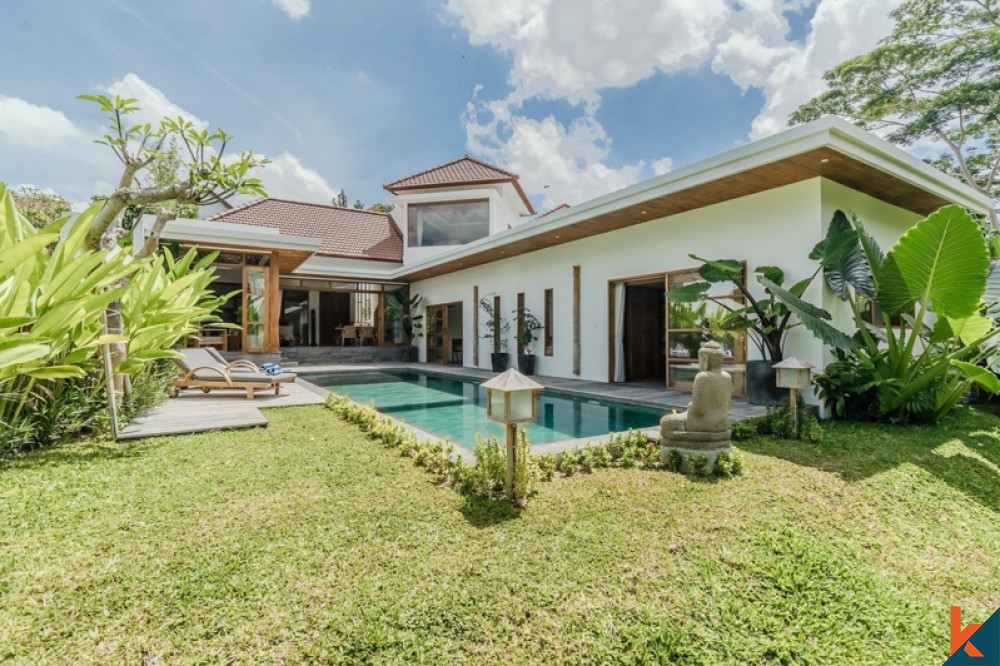 Villa neuve de trois chambres avec vue imprenable à vendre à Canggu