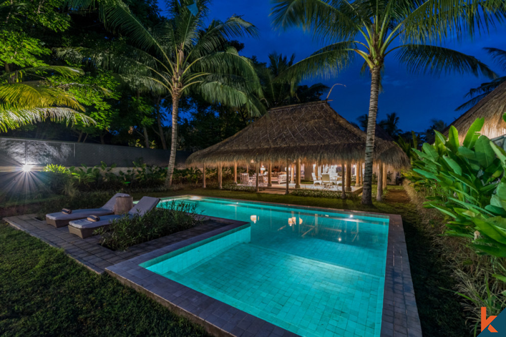 Villa absolue en bord de mer avec plage de sable blanc à vendre à Lombok