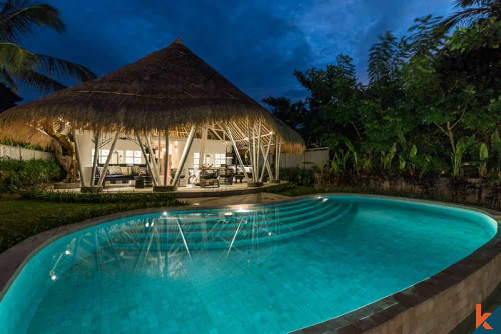 Villa absolue en bord de mer avec plage de sable blanc à vendre à Lombok