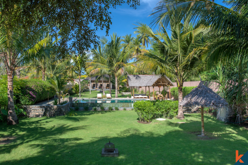 Dijual Villa Menakjubkan Tepi Pantai Absolute dekat dengan Kepulauan Gili