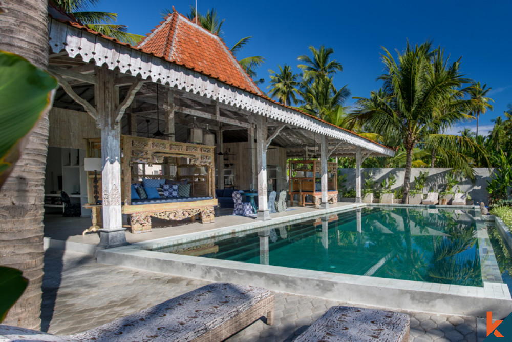 Absolute Beachfront Amazing Villa à vendre près des îles Gili