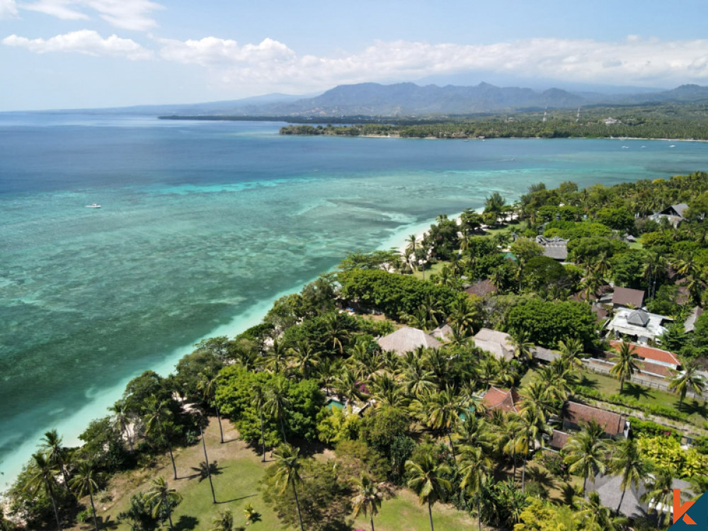 Dijual Villa Menakjubkan Tepi Pantai Absolute dekat dengan Kepulauan Gili