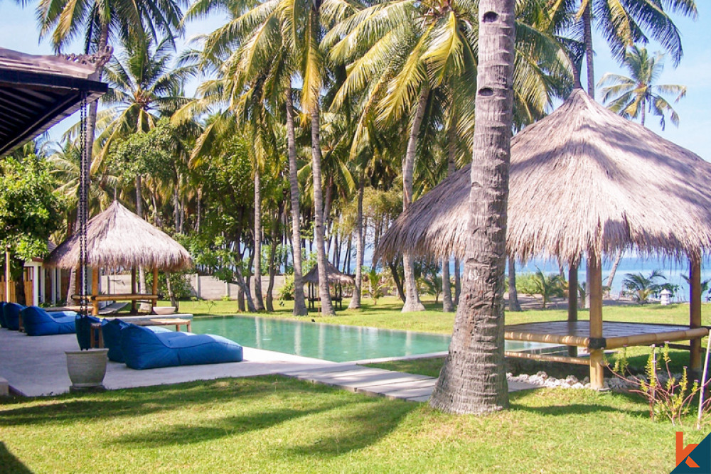 Absolute Beachfront confortable Villa en pleine propriété à vendre à Lombok