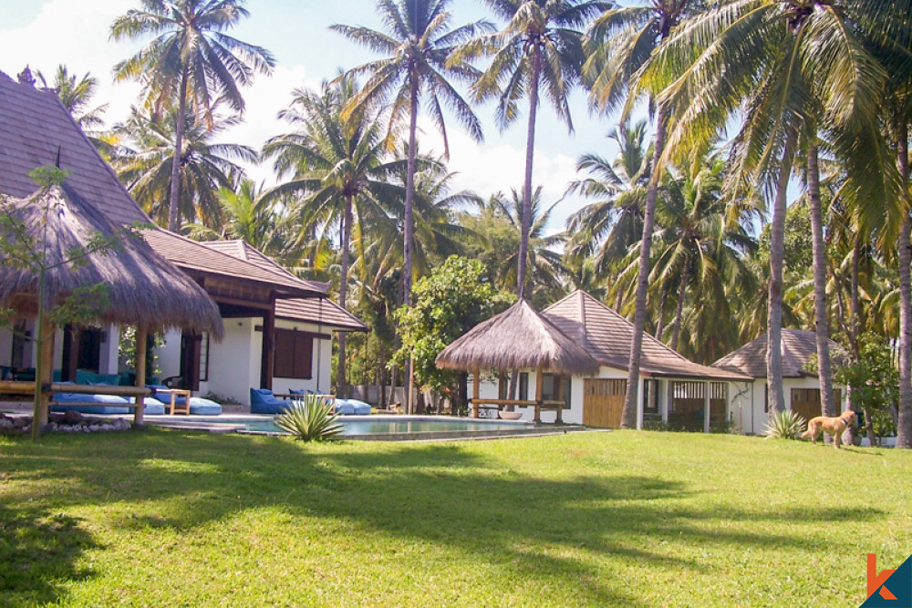 Absolute Beachfront Comfortable Freehold Villa for Sale in in Lombok