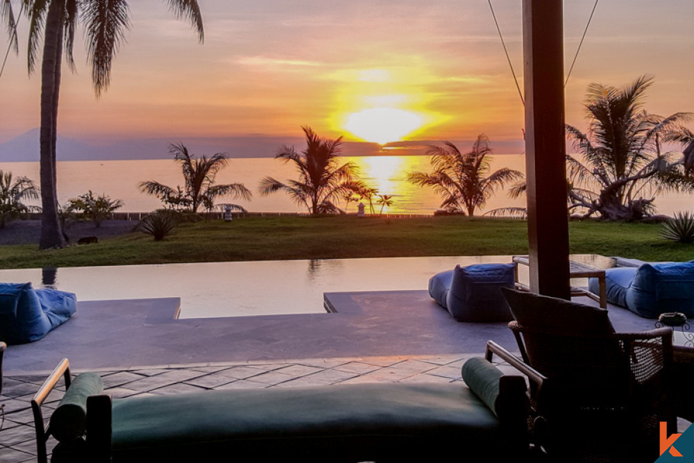 Absolute Beachfront Comfortable Freehold Villa for Sale in in Lombok